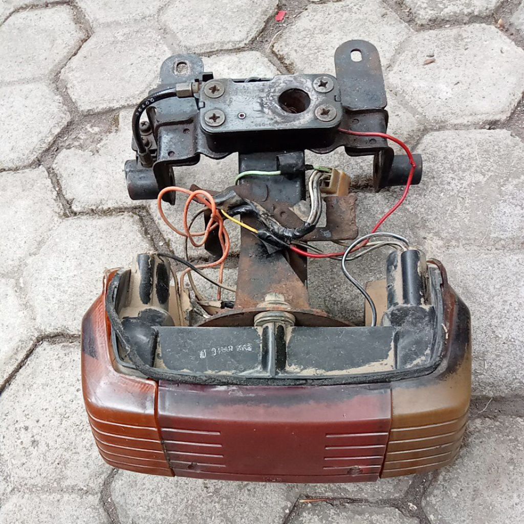 Stoplamp l Lampu Belakang Set Motor Suzuki RC 80 RC 100 Deluxe Spirit Bravo, KYB