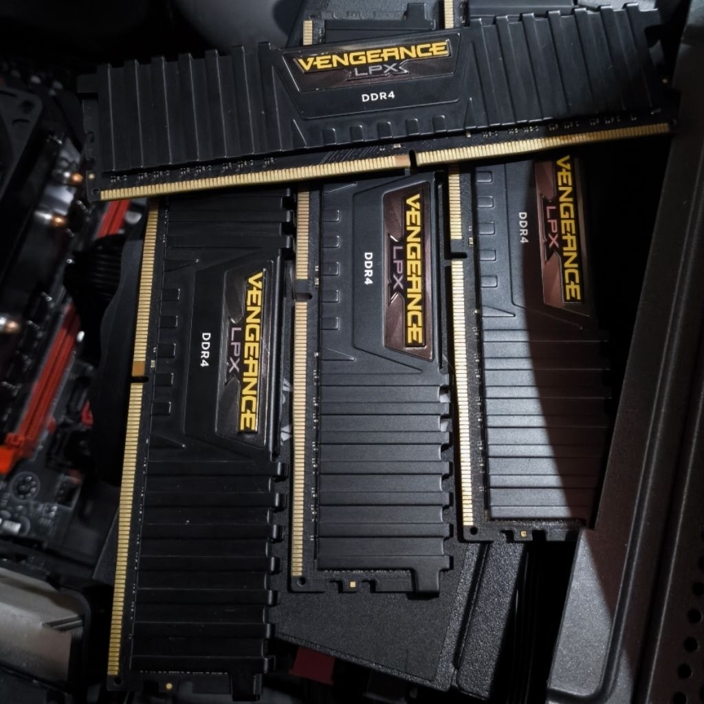 RAM Corsair LPX DDR4 16GB 4X4GB