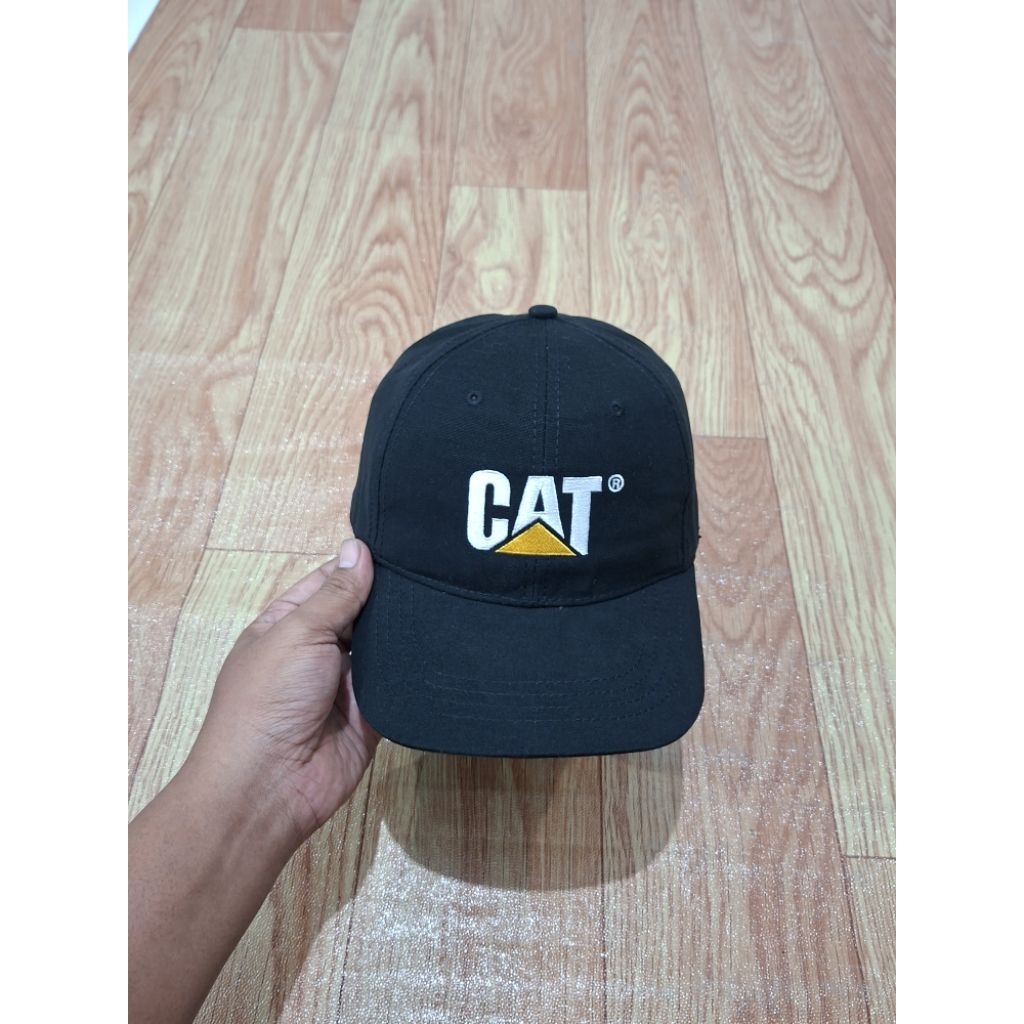 topi caterpillar cat