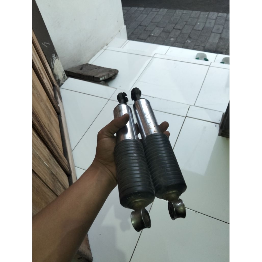 shock belakang Rc 100 original