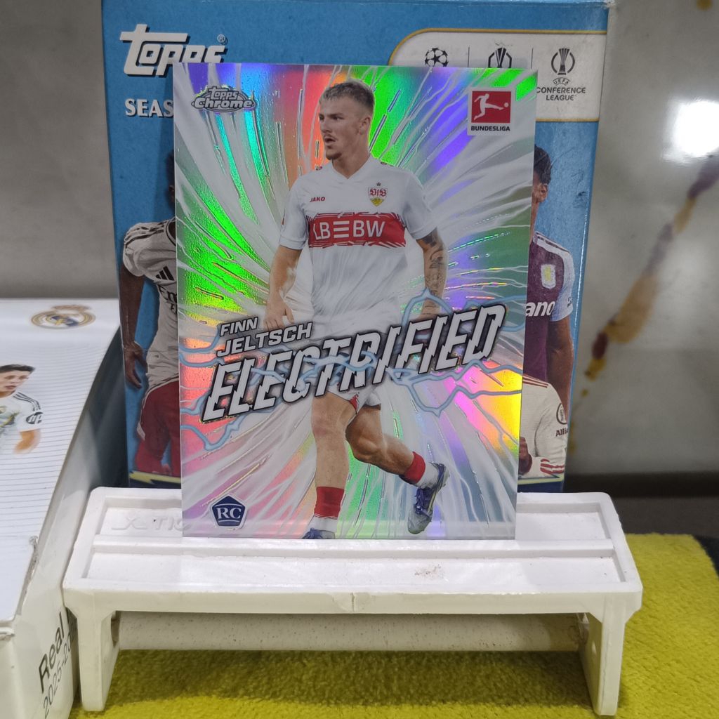 Kartu Bola Finn Jeltsch Electrified RC EL-3 | Topps Chrome Bundesliga 2024/25 Rookie Card VfB Stuttg