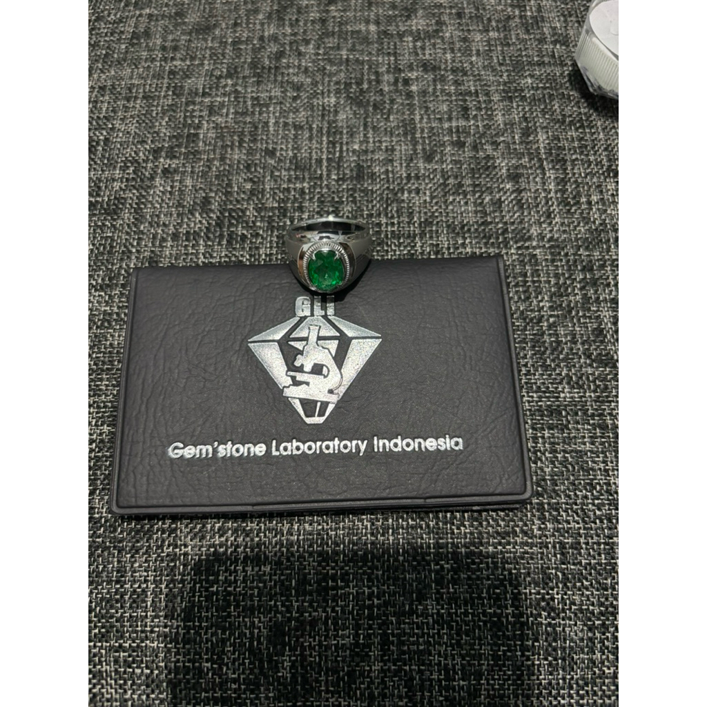 Batu permata green topas