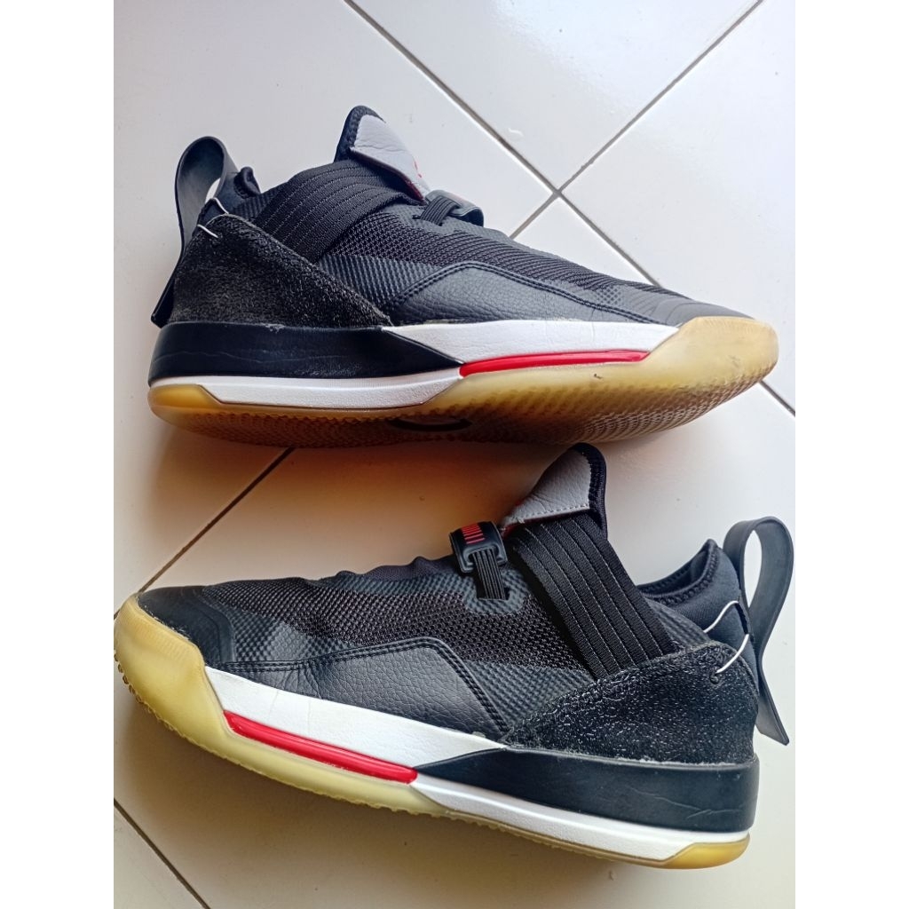 Jordan 33 hitam