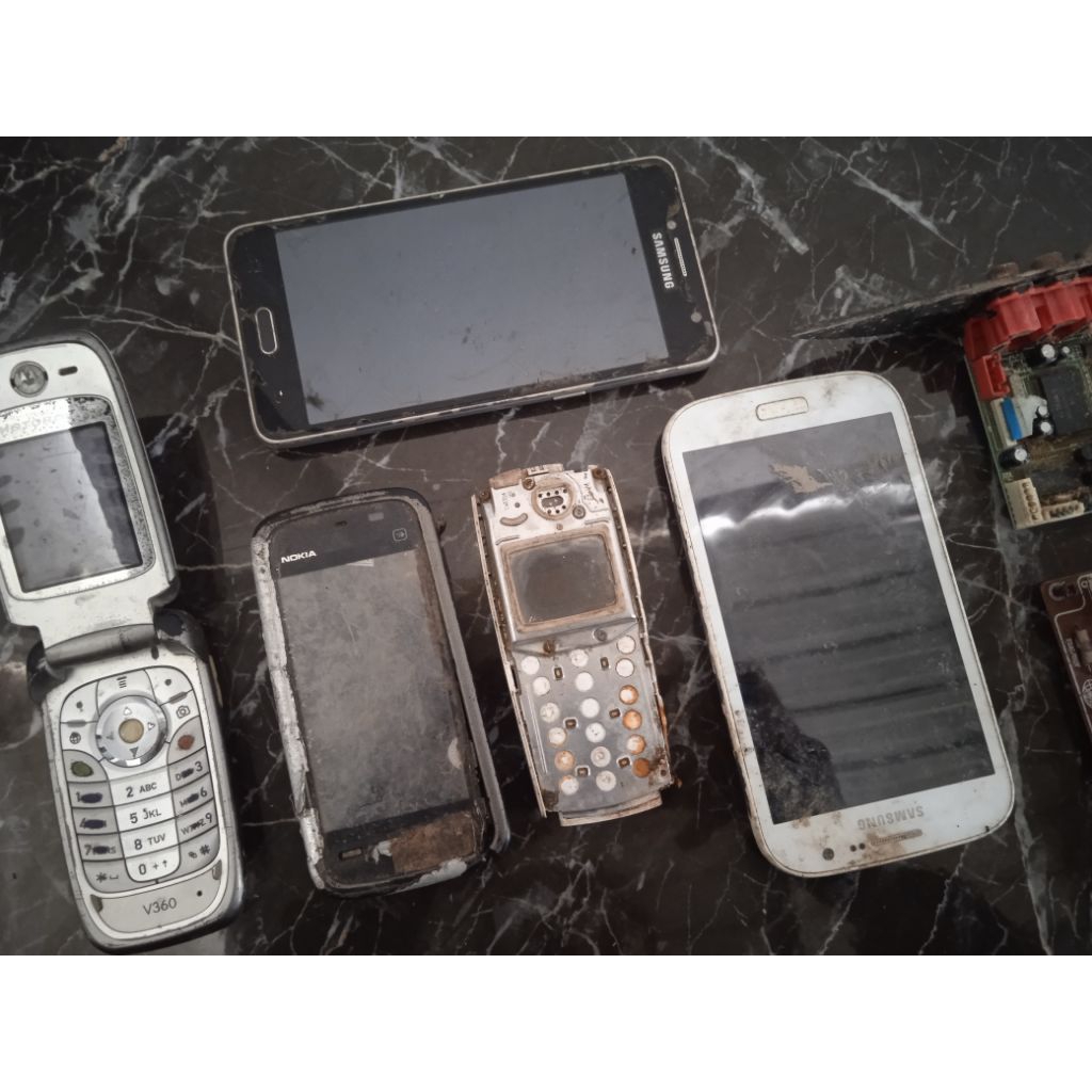 limbah part pcb hp jadul all in paket hemat random tidak di fungsikan