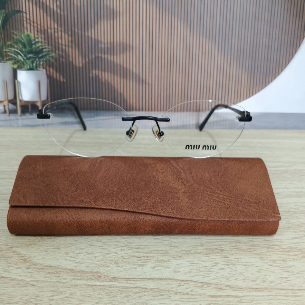 Kacamata Cateyes Wanita Model Frameless Titanium
