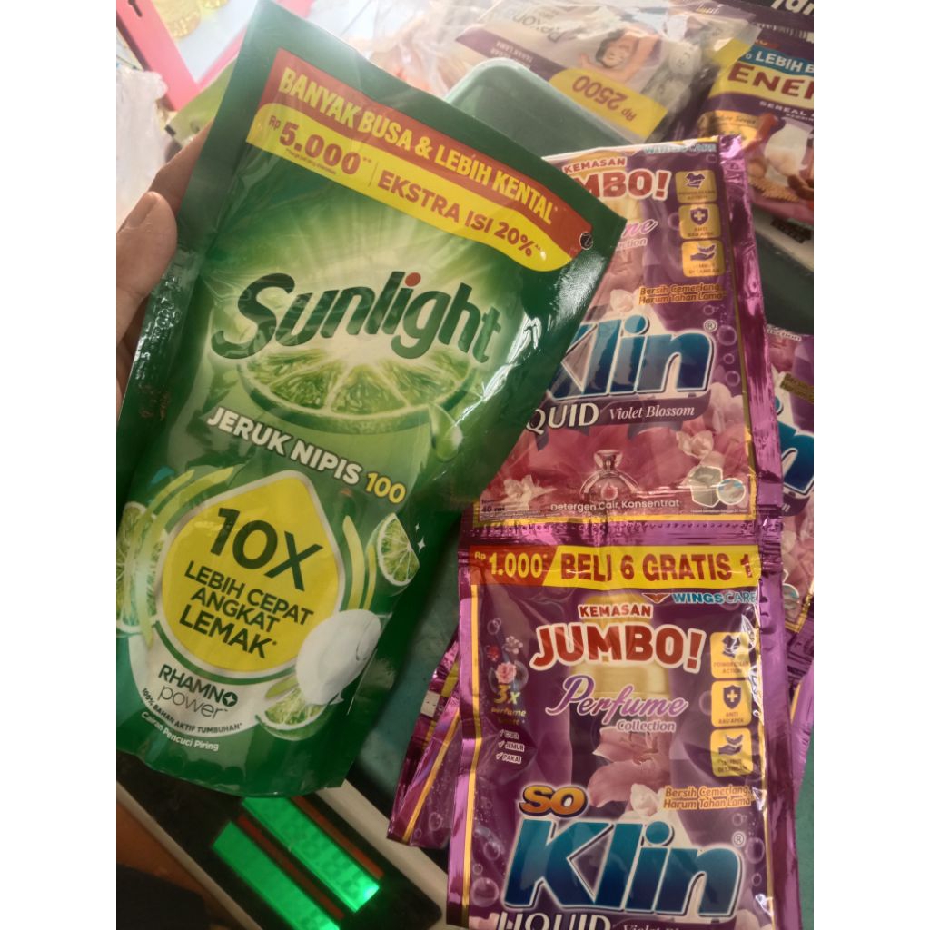 Bundling 7 sachet soklin liquid jumbo renceng dan 1 Sunlight 24 Pouch 210ml - Cepat Bersihkan Lemak,