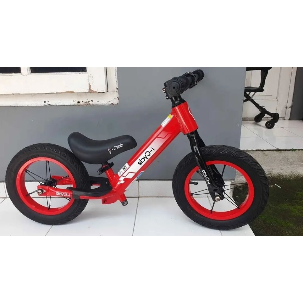 Pushbike icycle rocket + helm cigna