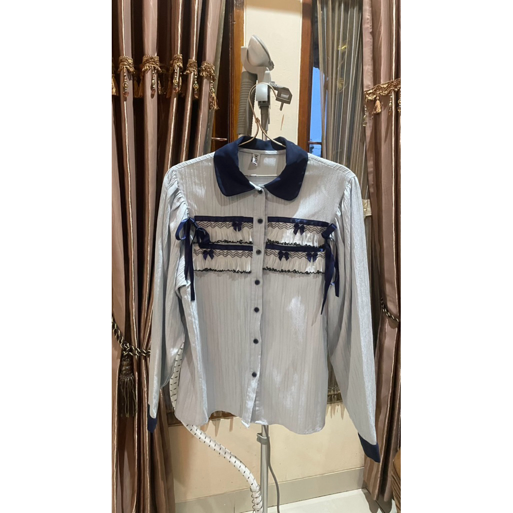 Preloved Kemeja Biru Pita-Pita