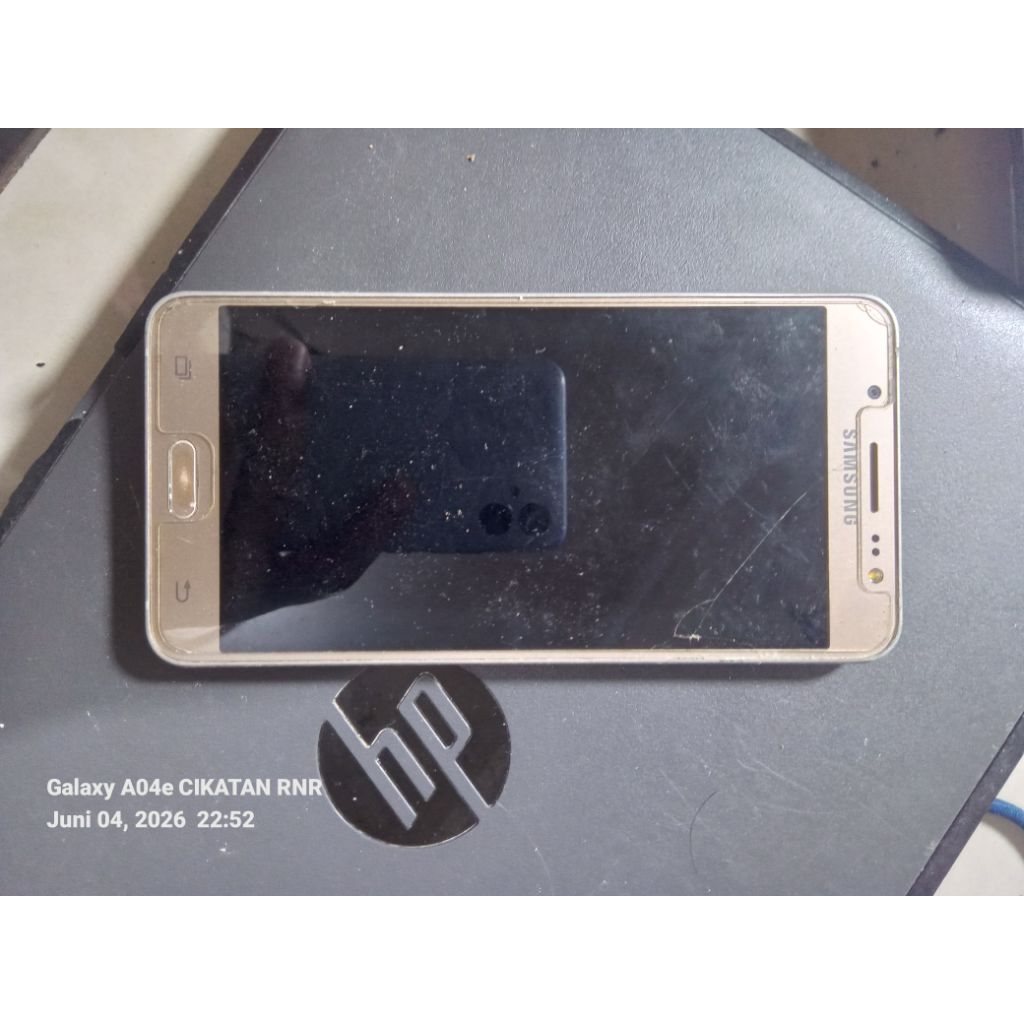 SAMSUNG J5 2016 HIDUP BISA PAKAI LCD ORI, TINGGAL PASANG BATRE DAN TOMBOL VOLUME DAN ON OFF RUSAK.