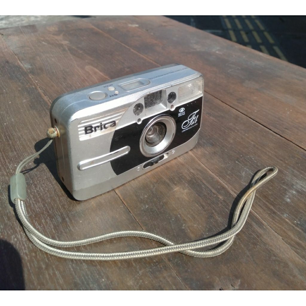 Kamera analog jadul merek Brica