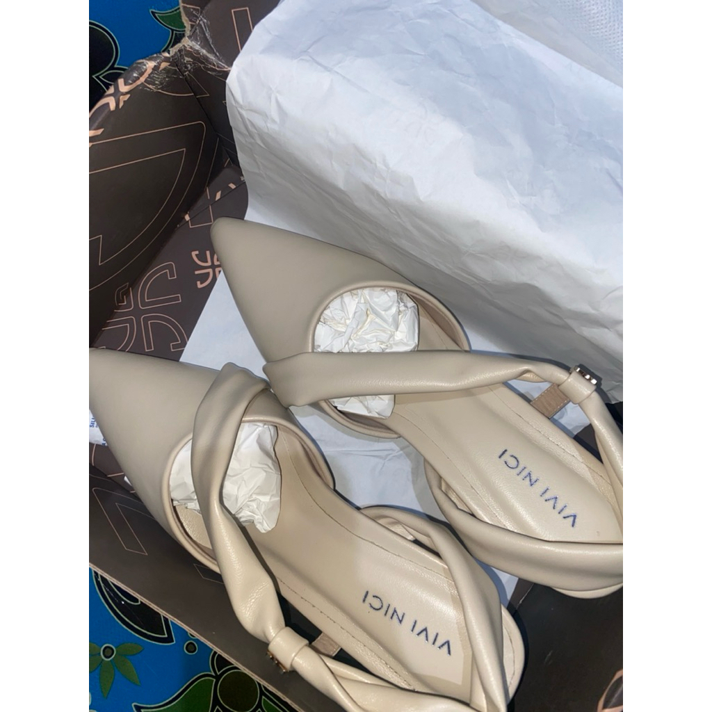 VIVI NICI HEELS- Cannoli Cream (New)
