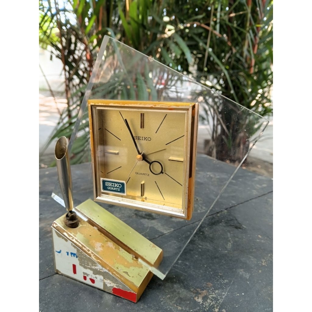 Jam meja seiko mati display