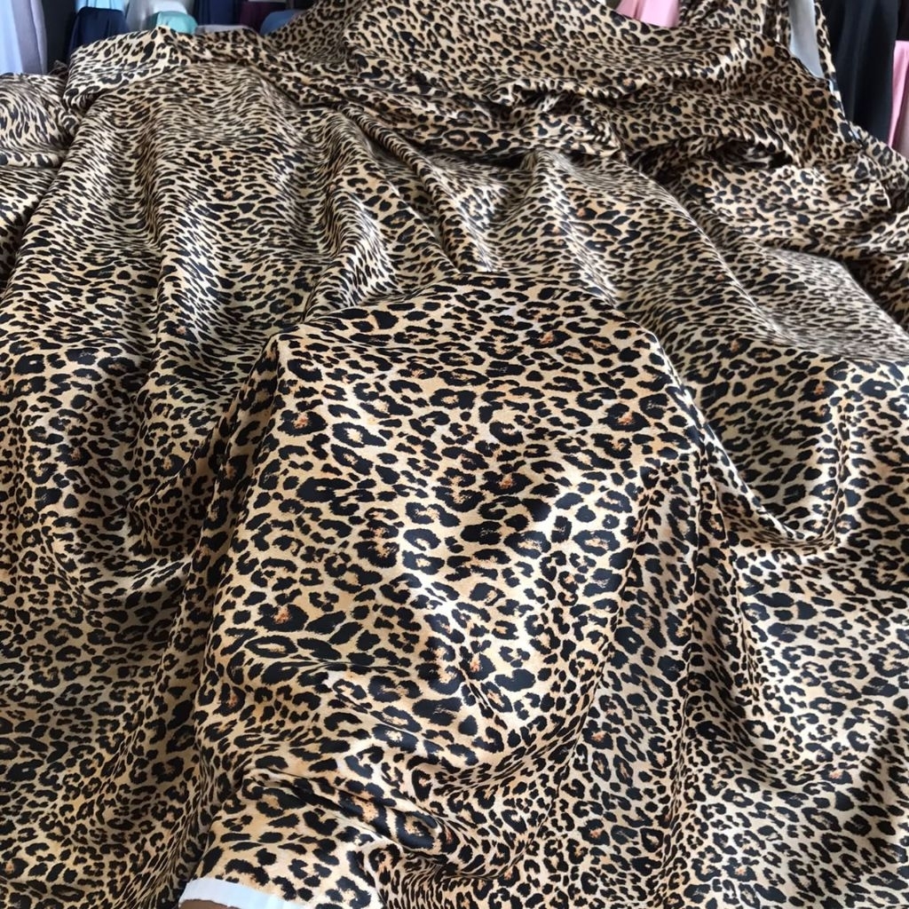 kain silk motif leopard - kain silk armany motif macan tutul - kain satin armany motif leopard kd