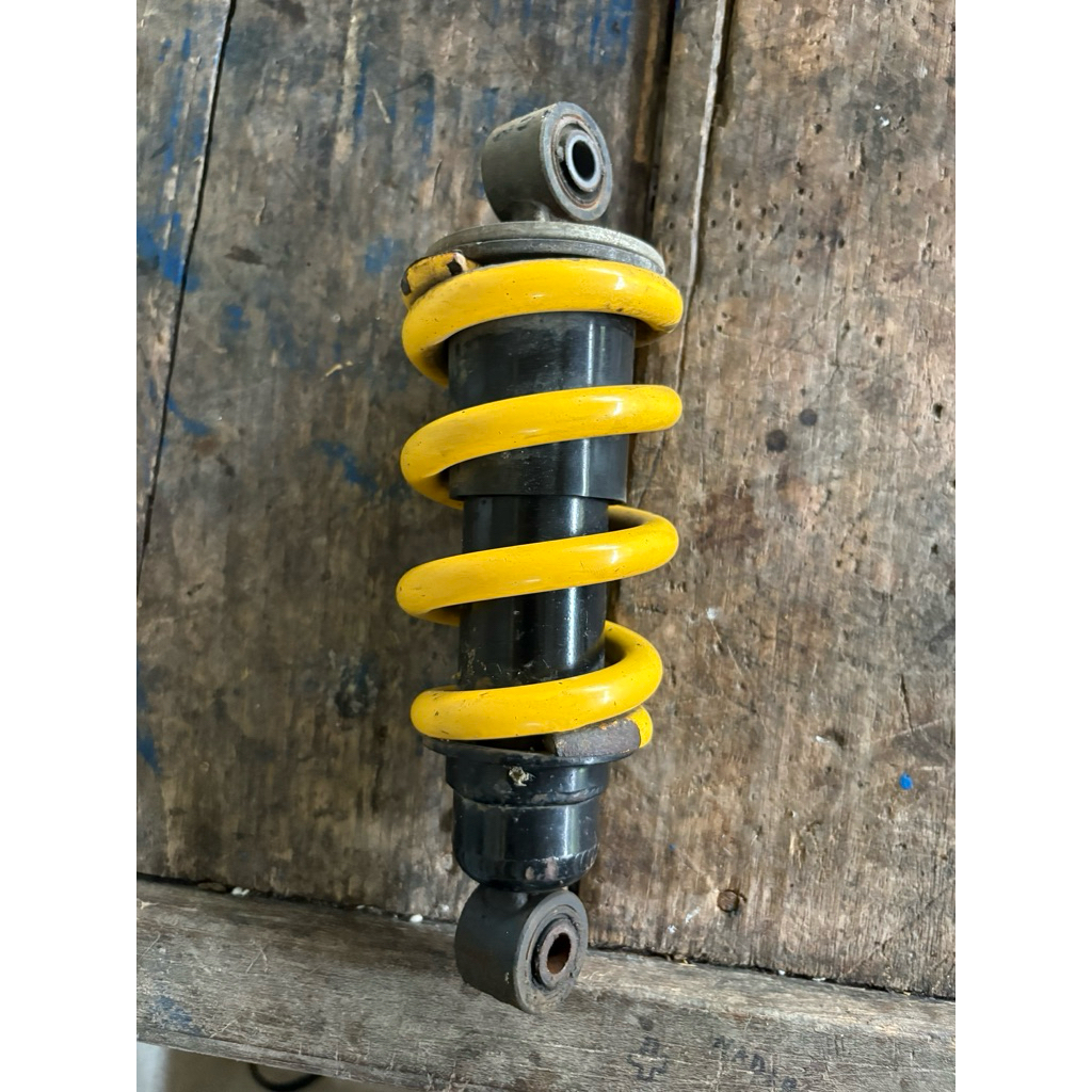 [BEKAS PEMAKAIAN] Shockbreaker standar belakang Mx king