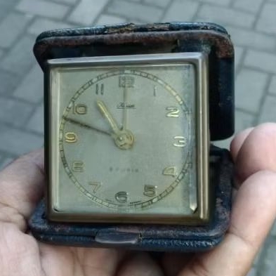 Jam weker lipat tanpa baterai Germany biru