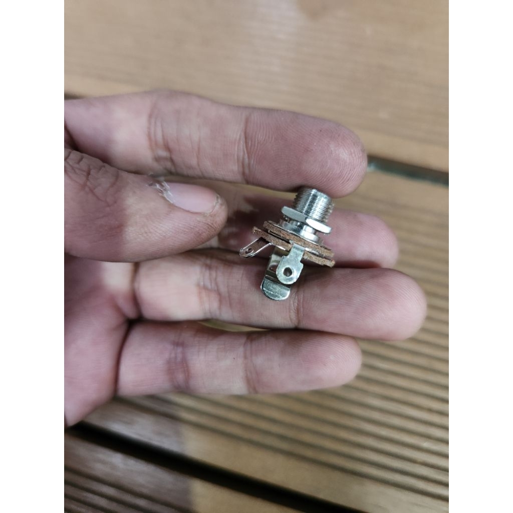 Jack Female Output Gitar dan Bass Mono untuk Pickup Pasif