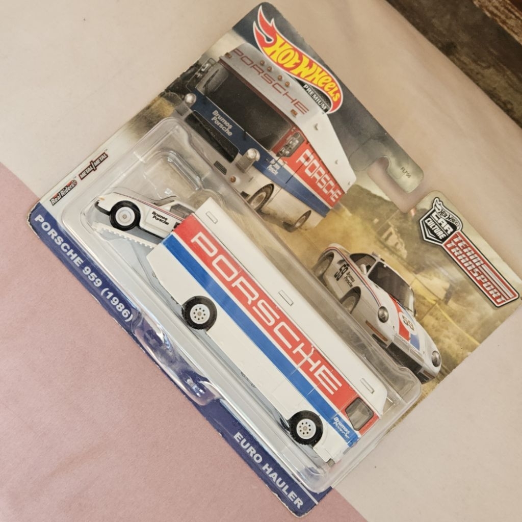 Hot Wheels Team Transport Porsche 959