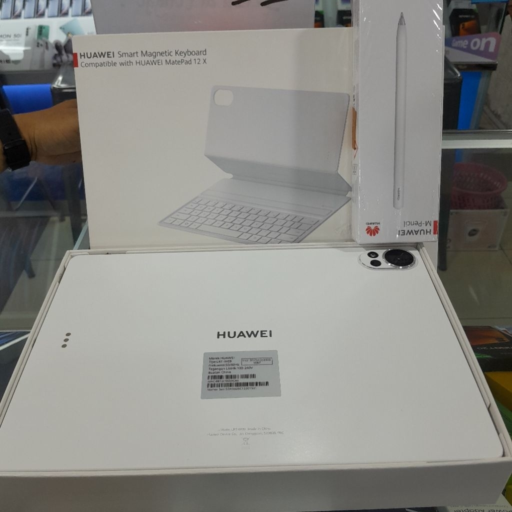 Huawei MatePad 12 + HUAWEI M-Pencil & Smart Magnetic Keyboard