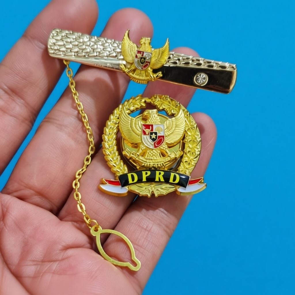 Pin Dprd 1 set dengan jepit dasi garuda / Pin Dprd magnet dan jepit dasi garuda