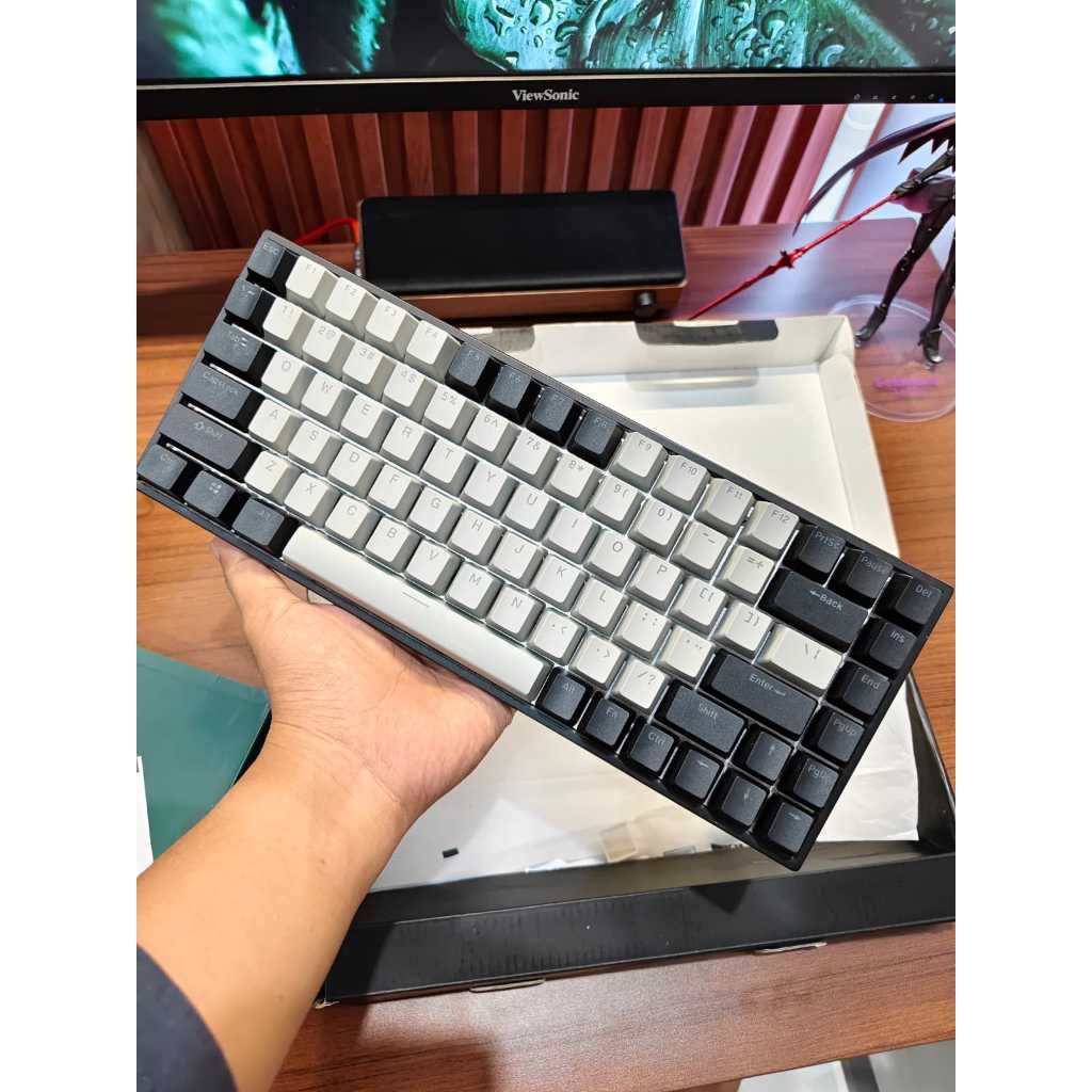 (Bundle Second) Keyboard VortexSeries VX8 Pro, Satu Set Keycaps, dan Deskmat