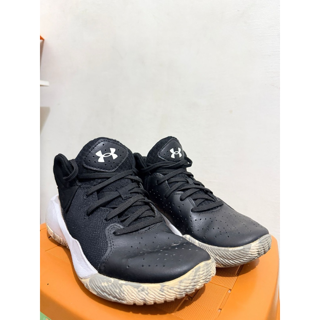 preloved sepatu under armour 38 eur (ada 2 pasang) ori100%