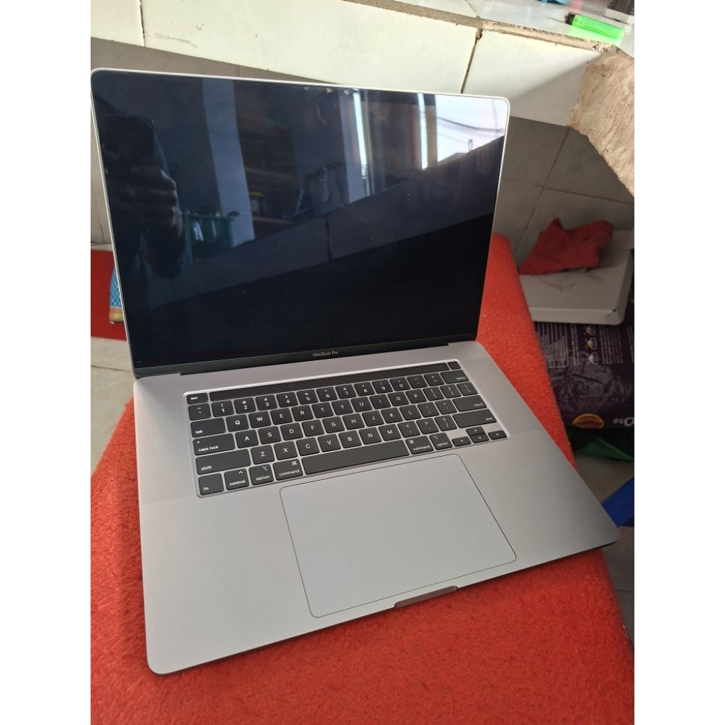 MACBOOK PRO 2019 i7  16 IN 16/512GB