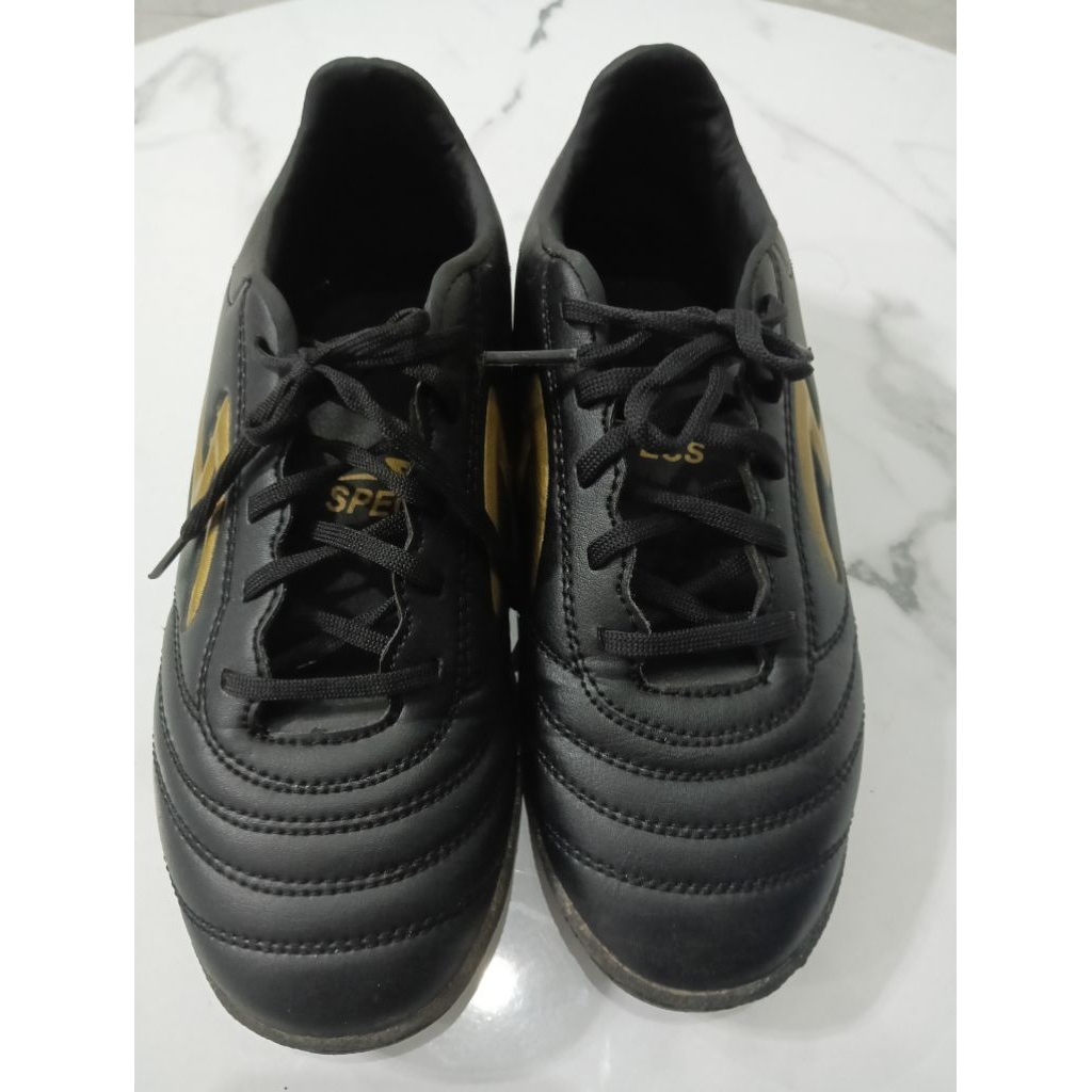 Preloved sepatu bola/futsal anak