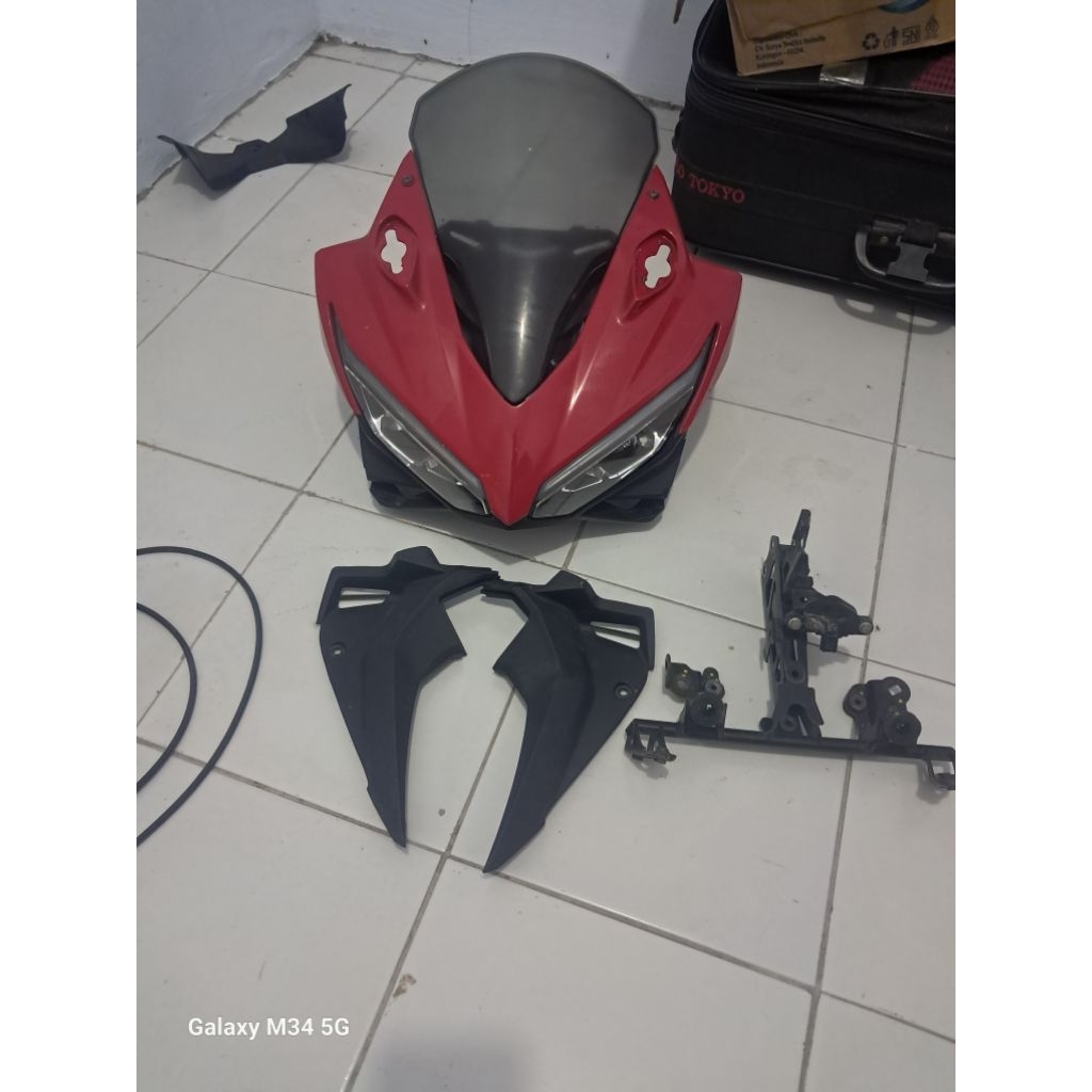Headlamp atau kepala set batok CBR150R Facelift K45N / K45G masuk.