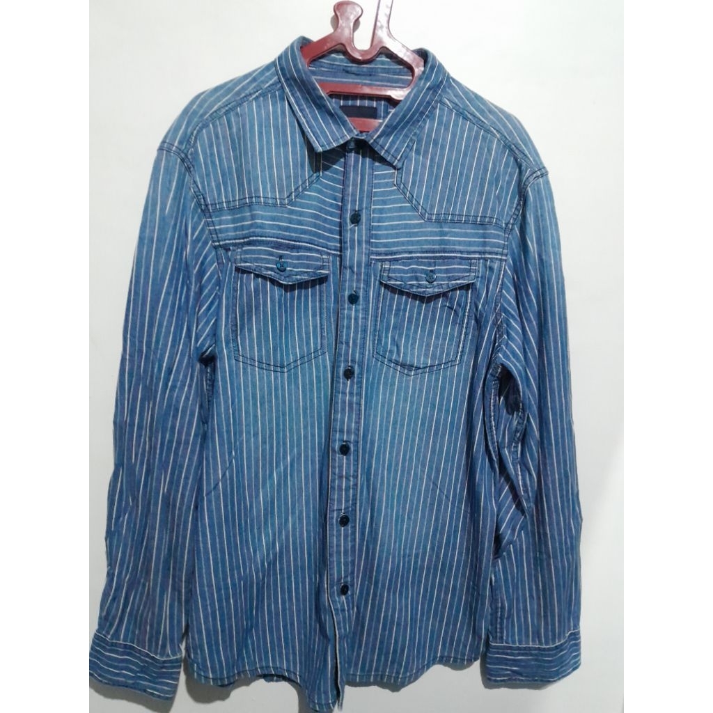 Preloved kemeja lengan panjang denim pria merk Royalist