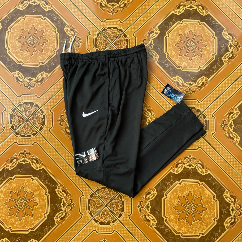 trackpants nike drifit