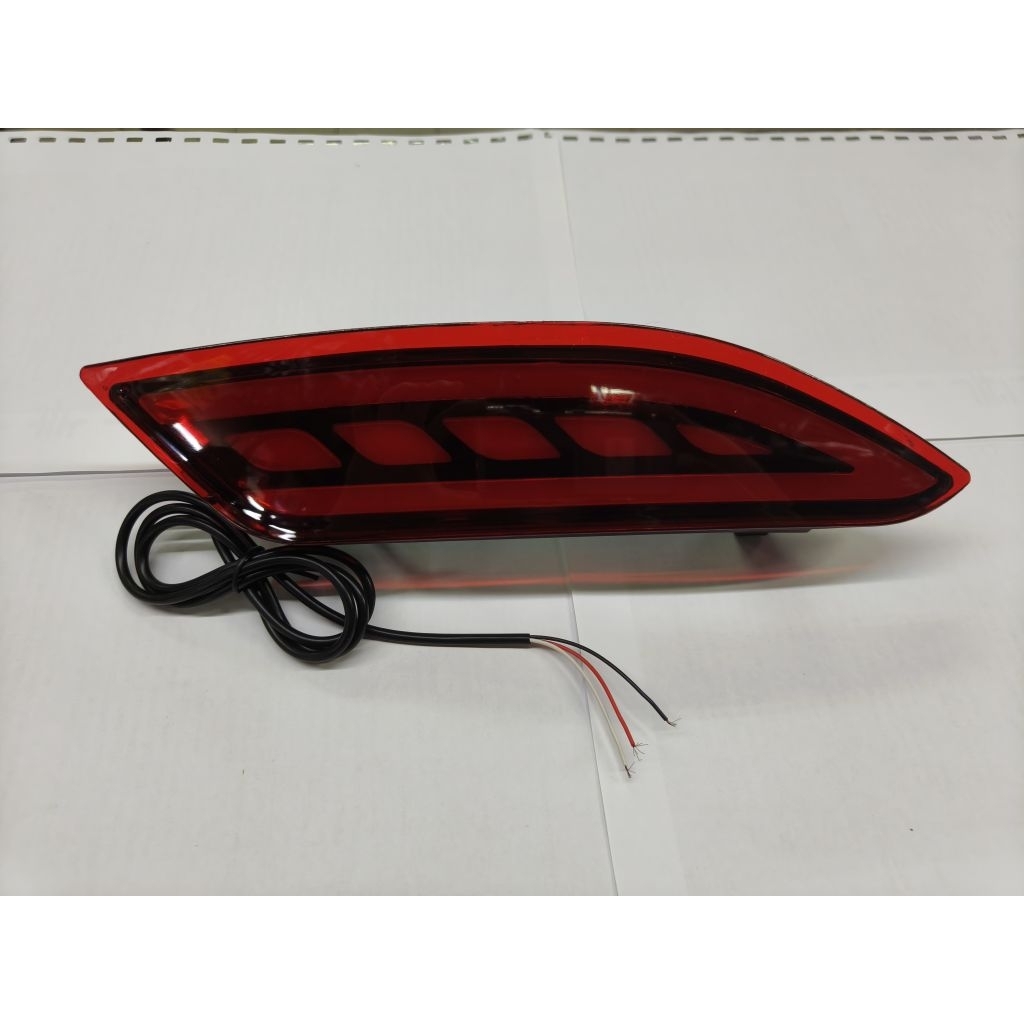 REFLEKTOR BEMPER BELAKANG MOBIL HRV 2015-2020