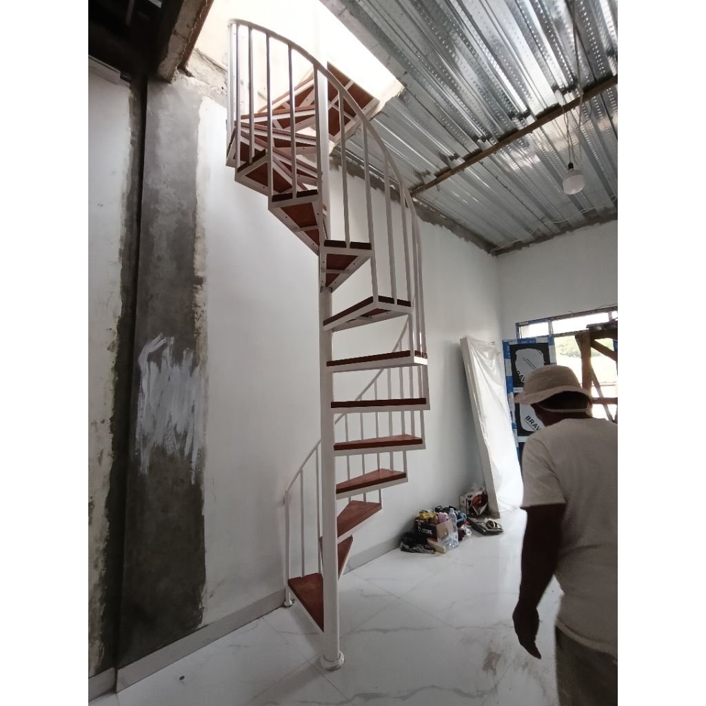 Tangga putar pijakan kayu 3 inch, harga / meter