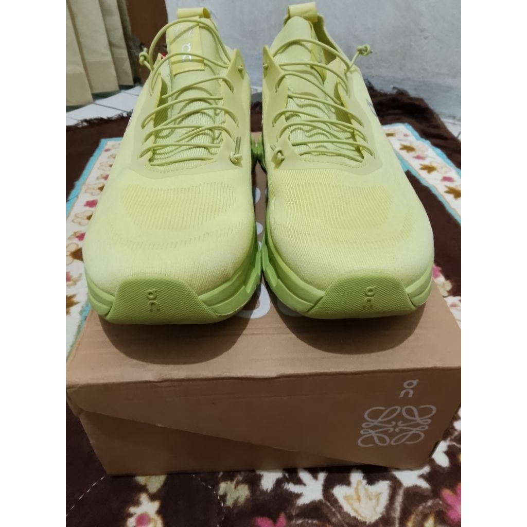 LOEWE X ON CLOUD sepatu pria olahraga/running second