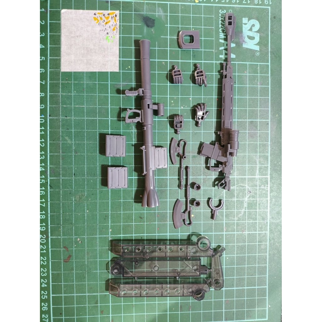 HG Weapon Zaku Sniper + Bazooka + sisa part tangan + standbase