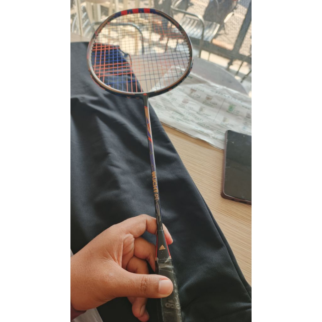 Raket Adidas Wucht P1 istimewa
