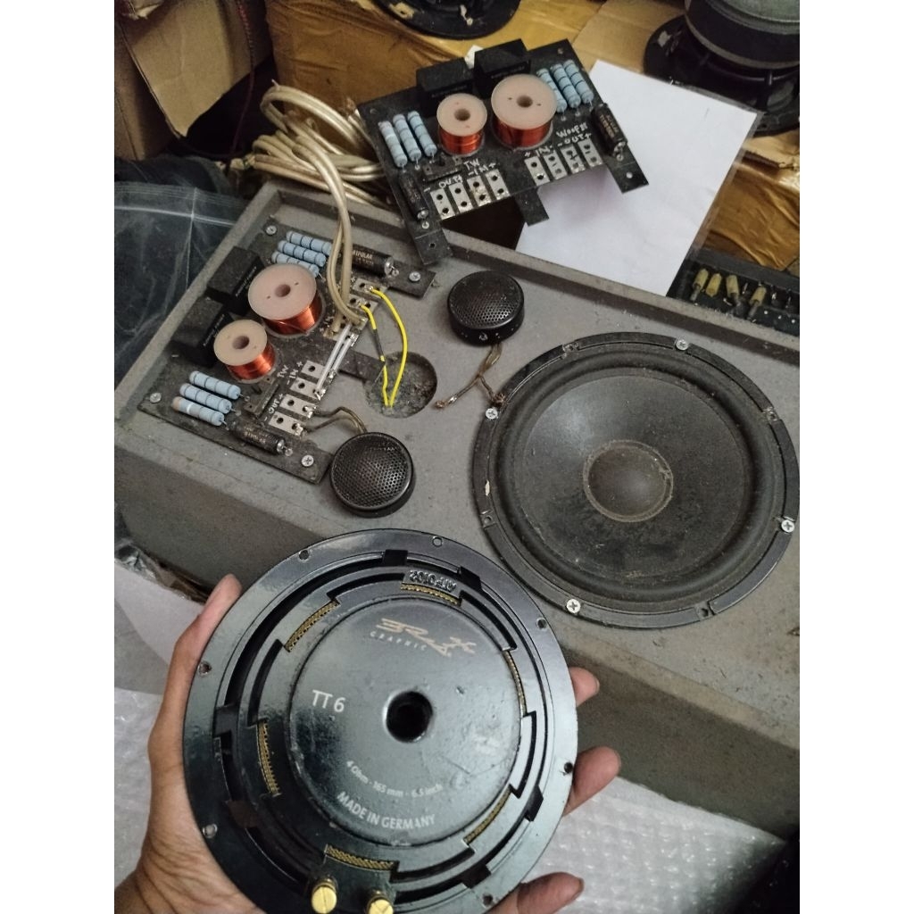 speaker split