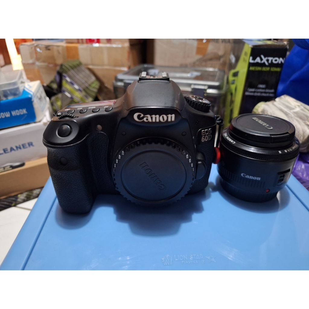 canon eos 60d + lensa fix 50mm f1.8