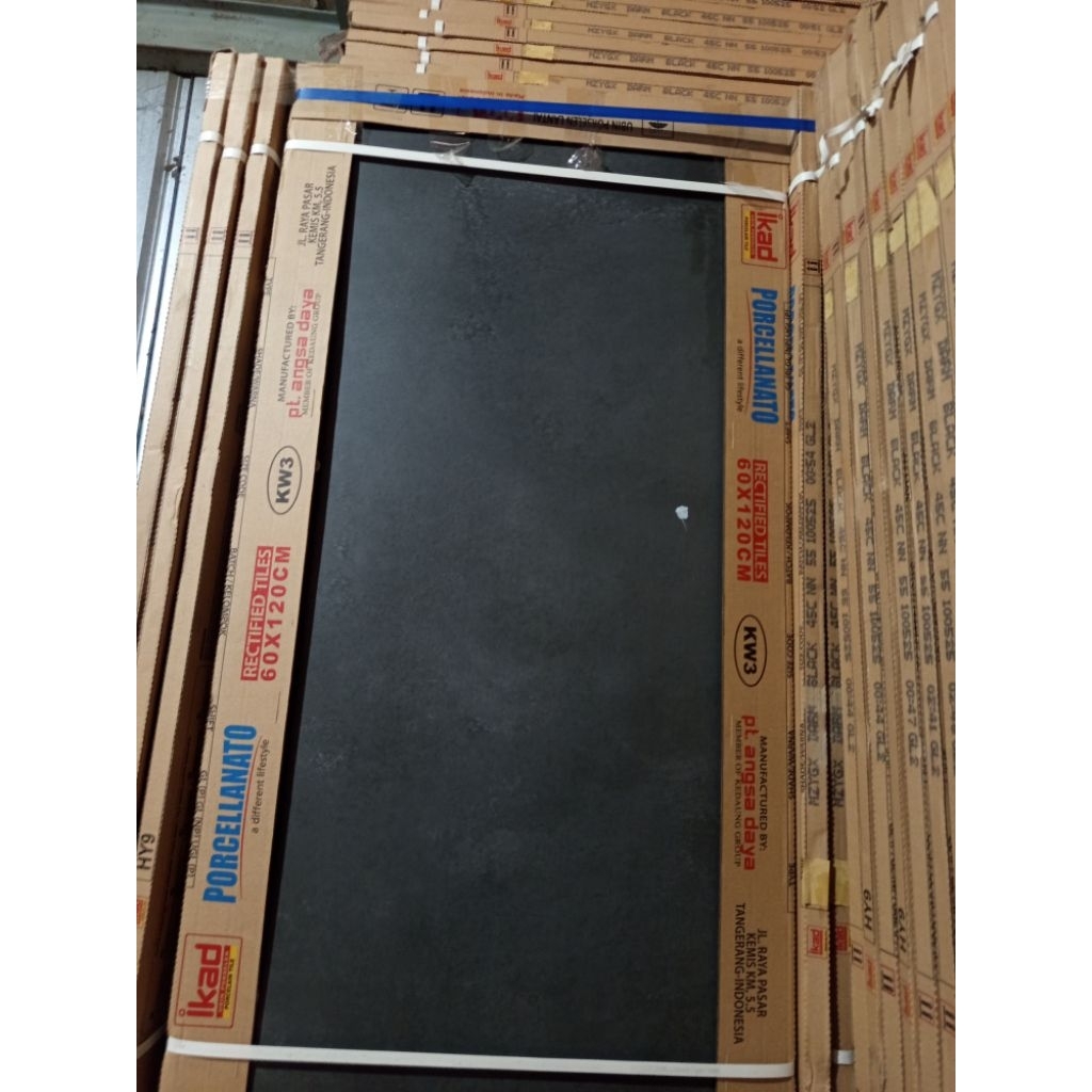Granit Hitam polos 60x120