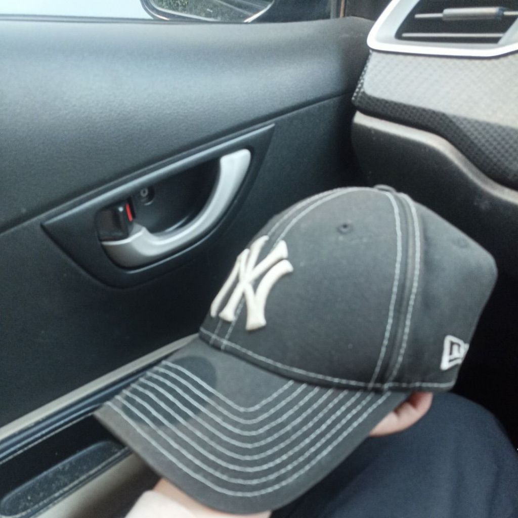 newera topi