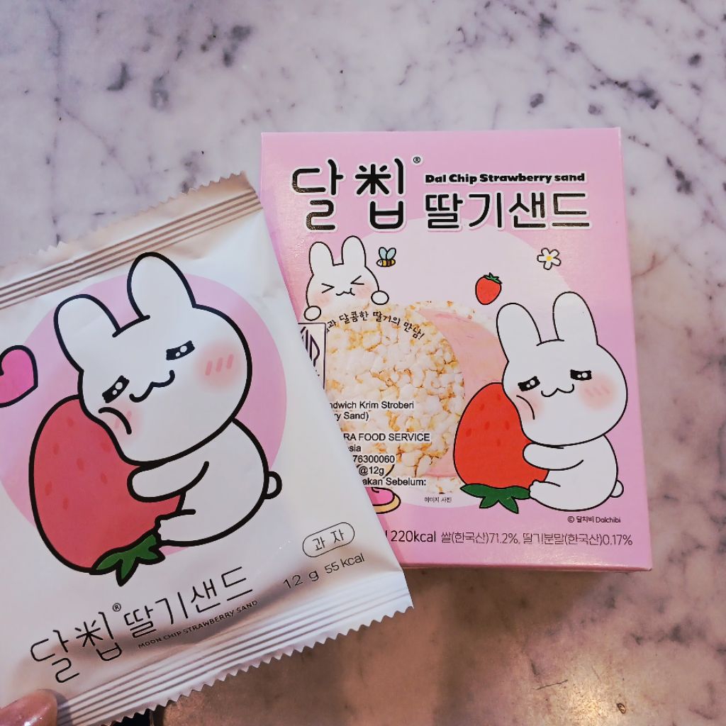 HALAL Krekers Beras Sandwich Krim Stroberi Snack Impor Japan