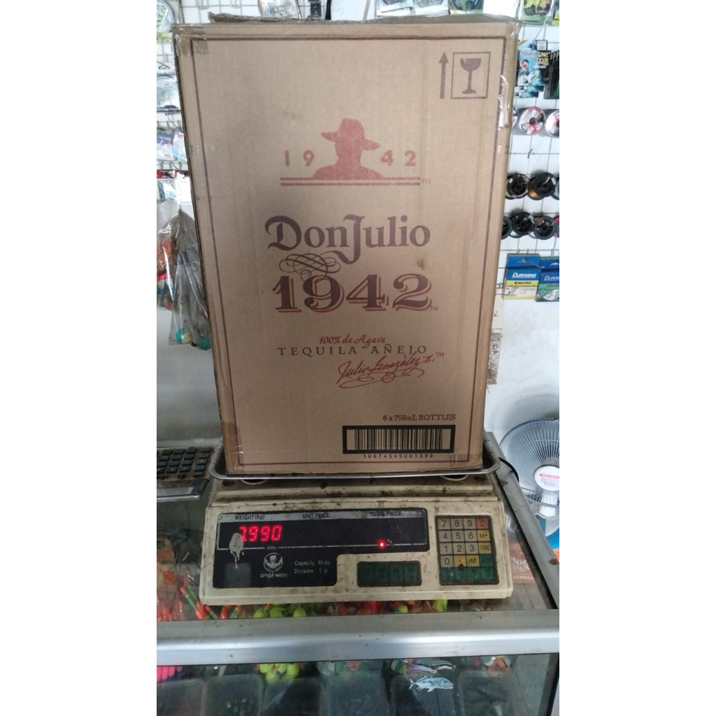 botol 1942 isi 6 satu case bekas miras isi kosong lengkap dengan box untuk pajangan