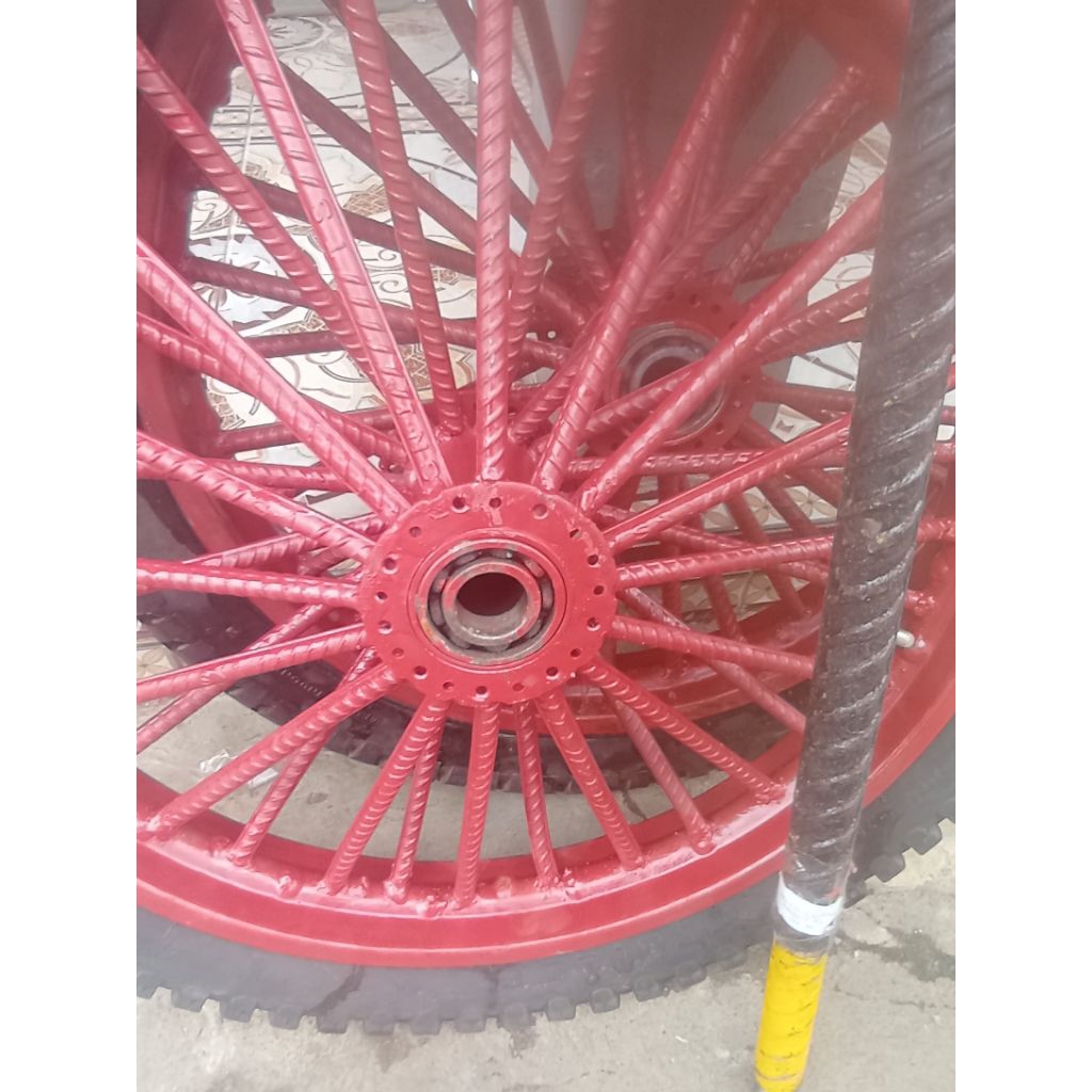 Roda gerobak angkutan sawit karet