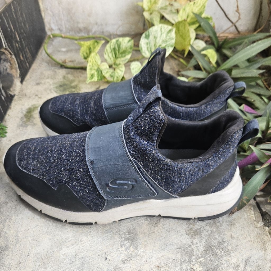 sepatu slip on second skechers size 46(30cm)