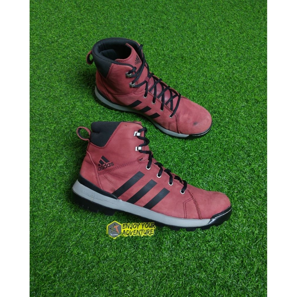 sepatu gunung trekking adidas size 43