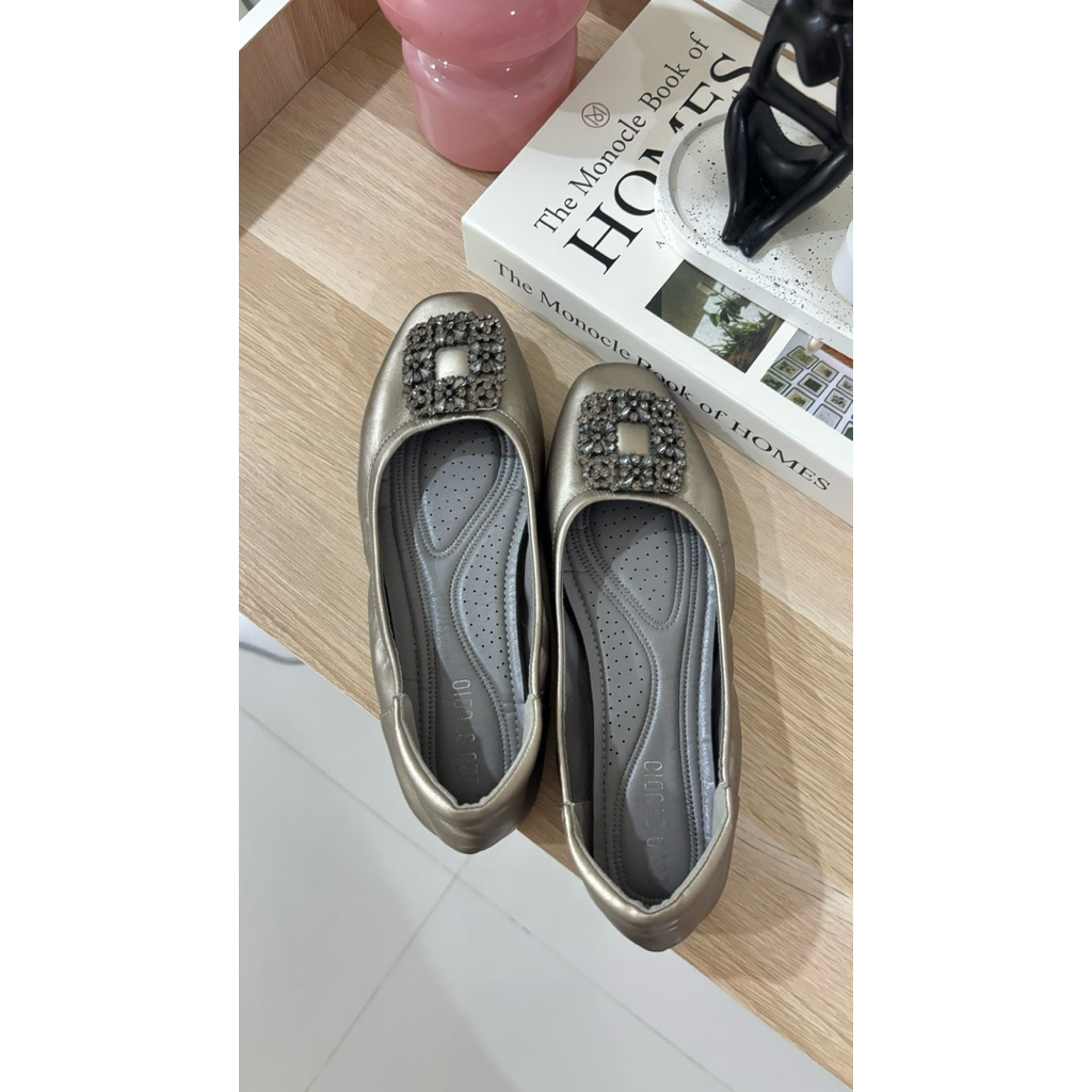 preloved sepatu jastip 2020studio preloved sepatu wanita flatshoes wanita