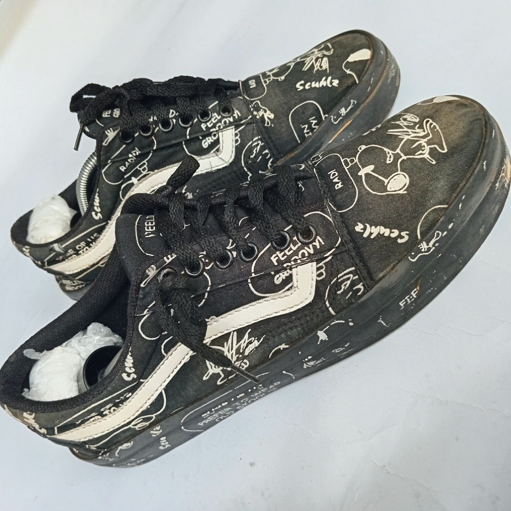 Sepatu Vans Old Skool x Peanuts Snoopy Doodle Art Hitam Putih Size 41  Pria Wanita Sneakers Collab M
