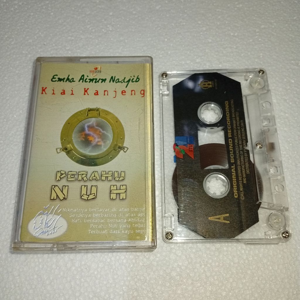 Kaset pita Emha ainun najib