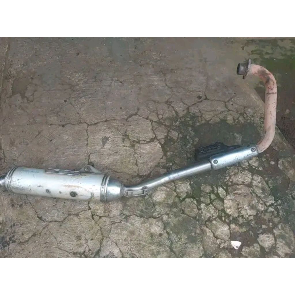knalpot motor pulsar 220f..masih standar.