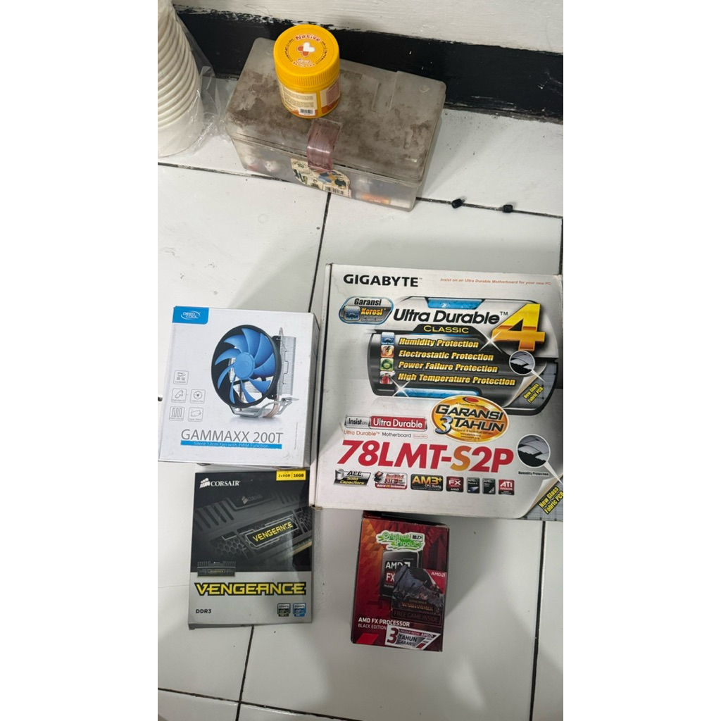 motherboard gigabyte am3+, Ram 2x4gb ddr3, processor amd fx8320,