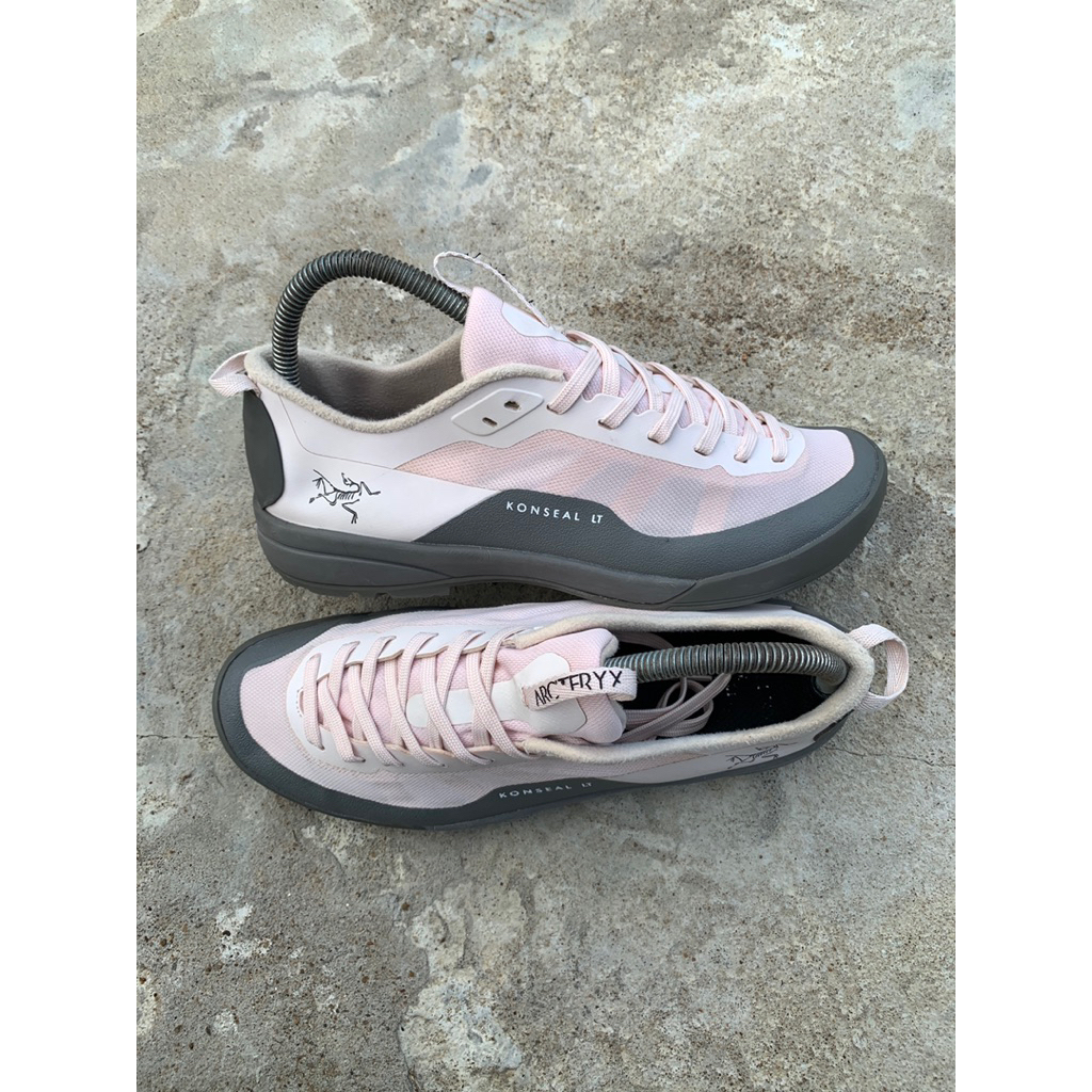 SEPATU ARCTRYX